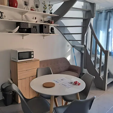 Charmante Maison à 15 Minutes De La Place Comédie *